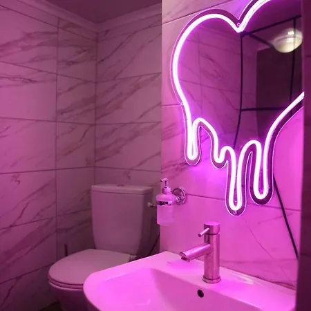 Romantic Mini-hotel & Photo Space In The Heart Of